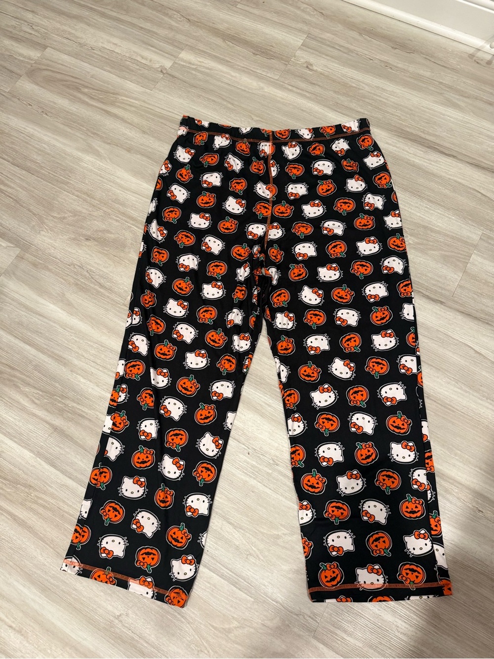 Hello Kitty XL Black & Orange Halloween Jack O Lantern Pajama Set for Women - Picture 5 of 5